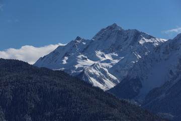 Fototapeta na wymiar Winter mountains of the Kavkazky ridge