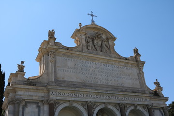 Fototapeta na wymiar Fontana dell'Acqua Paola at Via Garibaldi in Rome, Italy