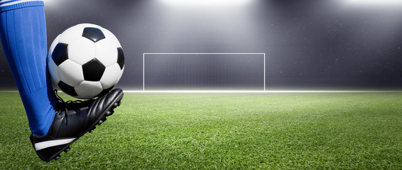 Ball auf dem Fussballplatz