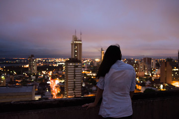 Fototapeta na wymiar Noche en Asunción