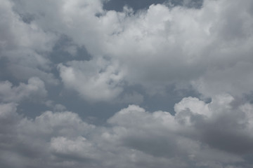 Obraz premium Gray cloudy sky background