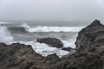 Kirkjufjara beach - waves crashing