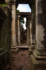 Phimai Historical Park It is one of Thailand's historical parks. Located in the district of Phimai. Nakhon Ratchasima The stone castle in the Great and magnificent Khmer Empire.