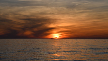 Fototapeta na wymiar Sunrise from the horizon