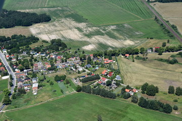 Sandförde, Straßendorf an der B109