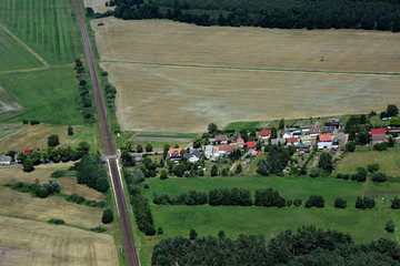 Sandförde, Straßendorf an der B109