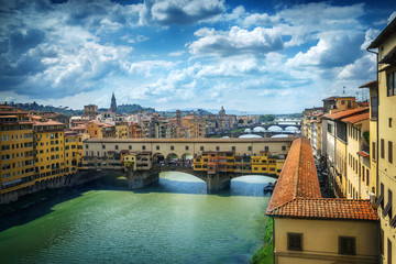 Naklejka premium Famous bridge Ponte Vecchio on the river Arno in Florence, Italy.