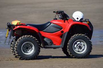 Red quad on the beach © Grzegorz Lenkiewicz
