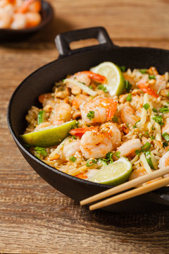 Fried rice with shrimp in Thai.