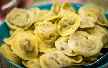 tortellinnis en un bowl