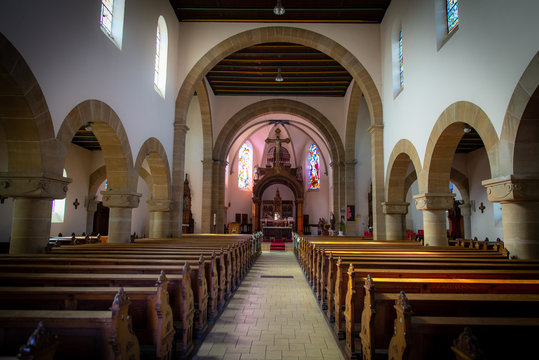 Intérieur De L'église De Carling En Moselle