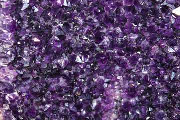 Geoda de Cuarzo Amatista púrpura violeta cristal