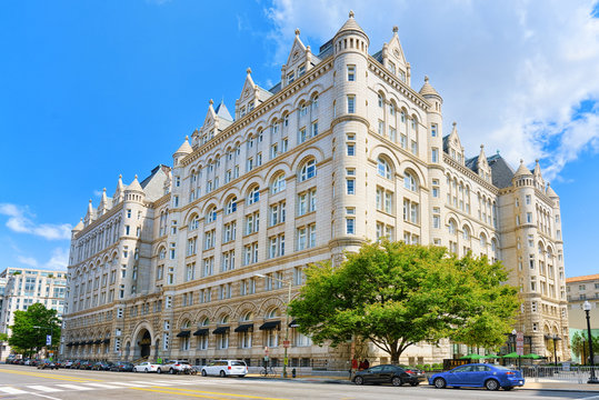 Washington, USA, Old Post Office Pavilion and Trump International Hotel.  Stock-Foto | Adobe Stock