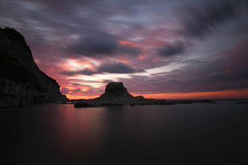 Tramonto dietro gli scogli del Passetto