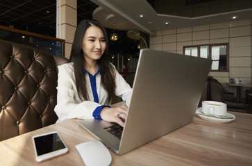 Attractive asian female administrative manager of restaurant chatting with marketing experts...
