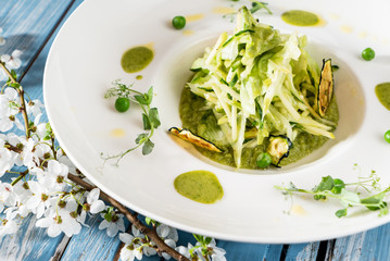 green salad with pesto