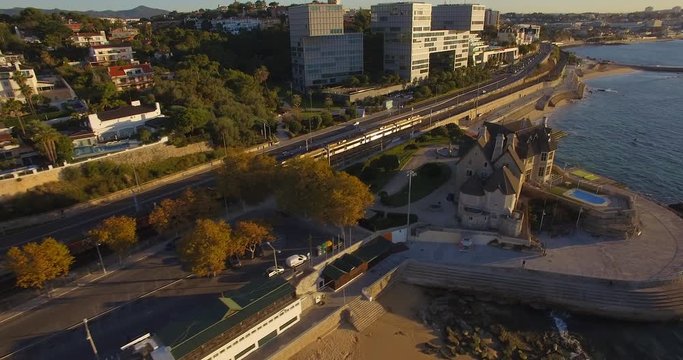CP train from Cascais to Lisbon passes next to the water front of beautiful cascais. Filmed in 4K.
Filmed during sunrise for amazing reflex on the train.
