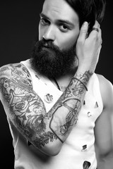 Obraz premium handsome man with beard and tattoo
