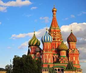 Fototapeta na wymiar Saint Basil cathedral on Red square, Moscow