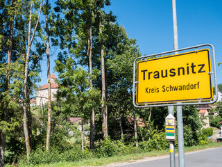Ortstafel Trausnitz in der Oberpfalz.
