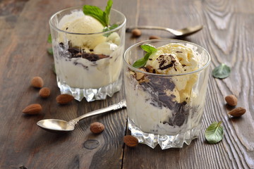 Vanilla ice cream with almond, mint  and chocolate chips