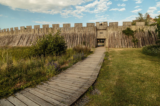 Einfahrt zur Trelleborgen in Trelleborg, S&uuml;dschweden