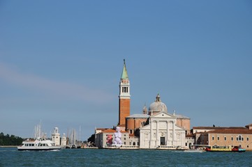 Fototapeta premium Cityscape with sea and ships in Venice, Italy