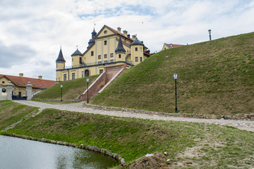 Fototapeta na wymiar Castle-fortress, ancient architecture castle-museum city nesvizh belarus