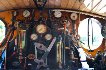 Cabina di una vecchia locomotiva a vapore - obrazy, fototapety, plakaty
