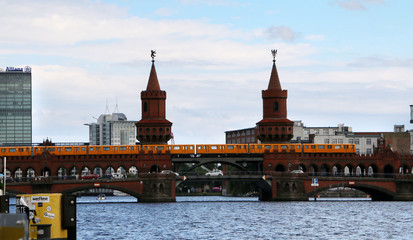 puente rojo en berlin
