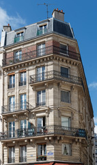 Fototapeta na wymiar Haussmann building in Paris 5 th arrondissement