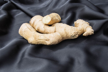 Zenzero fresco intero