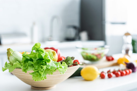 close-up view of bowl with fresh healthy vegetables on kitchen table