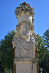 Obraz premium Rome, busts and statues of historical and mythological figures in the avenues of Villa Borghese, a large public park in the center of the city.
