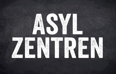 Tafel Kreidetafel Schild mit Asylzentrum Asylzentren