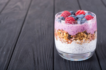 Chia yogurt with granola