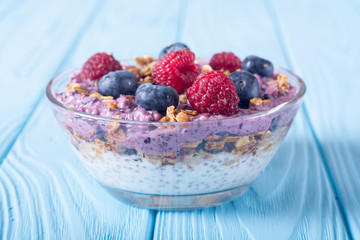 Chia yogurt with granola