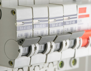 Automatic power switches in a row stand