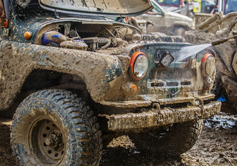 Cleaning of muddy for wheel car   © Zsolt Biczó