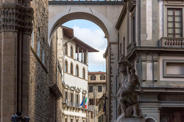 Fototapeta premium Scenery with arch and sculpture in the streets of Florence