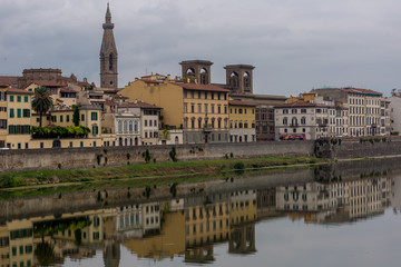 Fototapeta na wymiar Florence architecture along the river