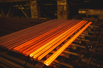 Hot square steel bloom on the roll-table