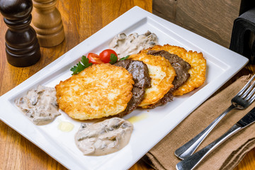 potato pancakes with beef medallions