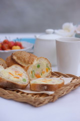  春野菜のスタッフドバゲット 