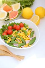 スナップエンドウ・ハム・コーンのサラダ