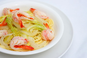 春キャベツ・新たまねぎ・プリプリエビのパスタ