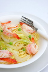 春キャベツ・新たまねぎ・プリプリエビのパスタ