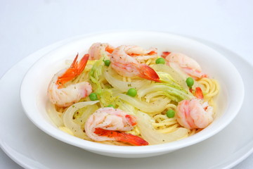 春キャベツ・新たまねぎ・プリプリエビのパスタ