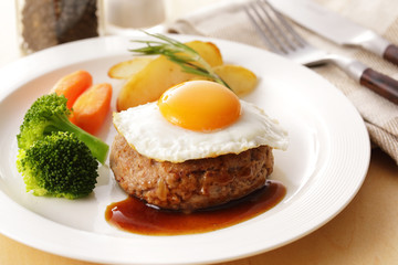 エッグハンバーグステーキ　Egg on the hamburger Steak