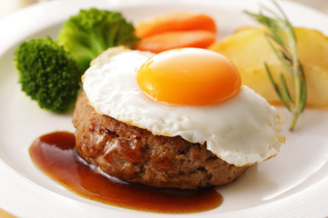 エッグハンバーグステーキ　Egg on the hamburger Steak